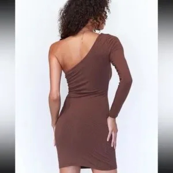 Princess Polly‎ Chocolate One-Shoulder Dress - Picture 4 of 9